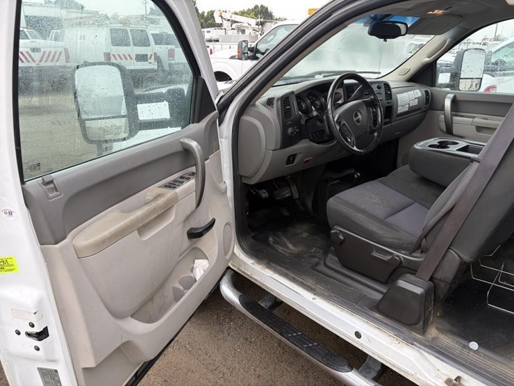 2012-gmc-sierra-2500-image-12