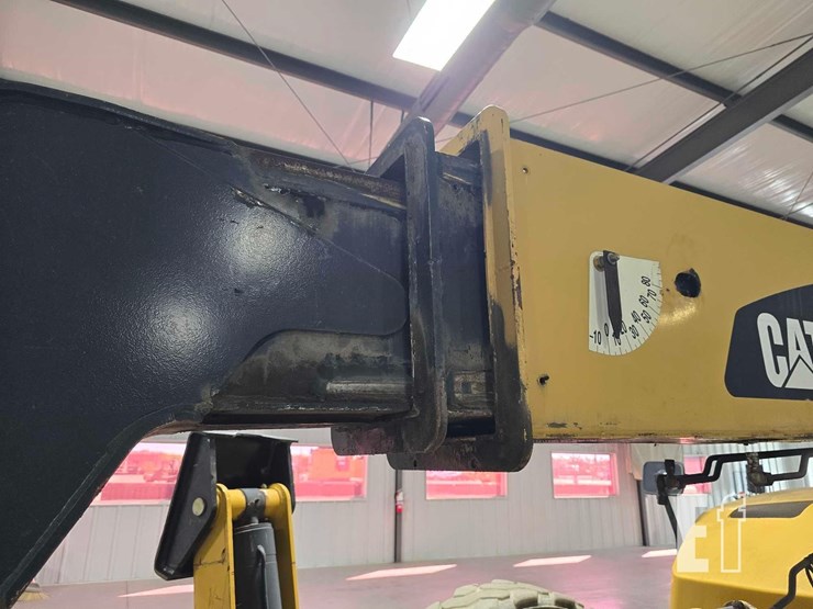 2013-caterpillar-tl943c-image-21