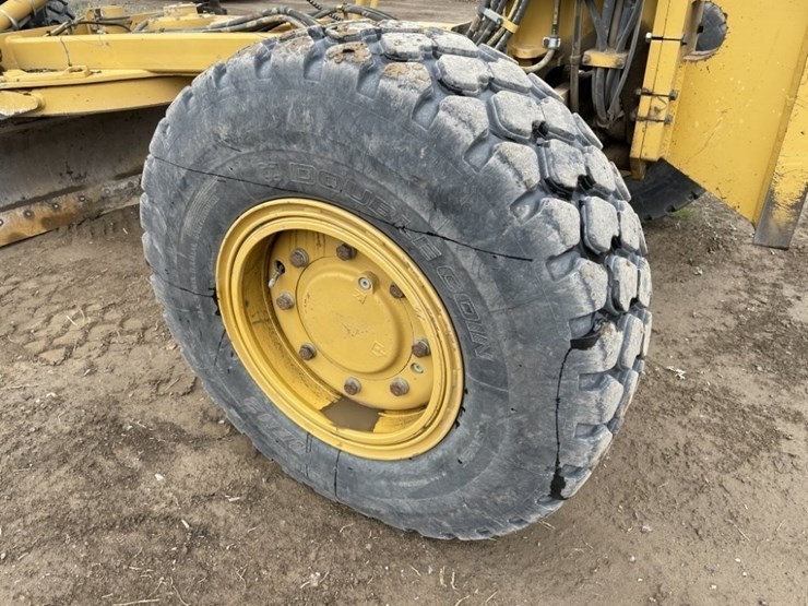 2018-caterpillar-12m3-awd-image-11