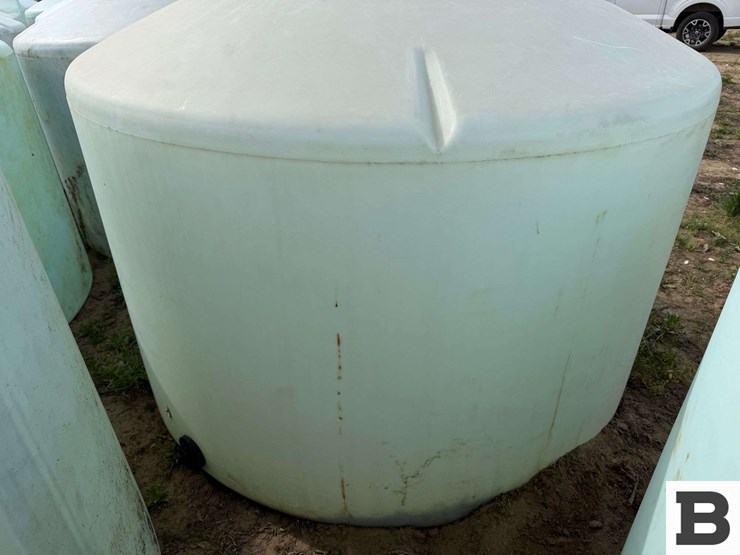 1550-gallon-round-poly-fertilizer-tank-image-3