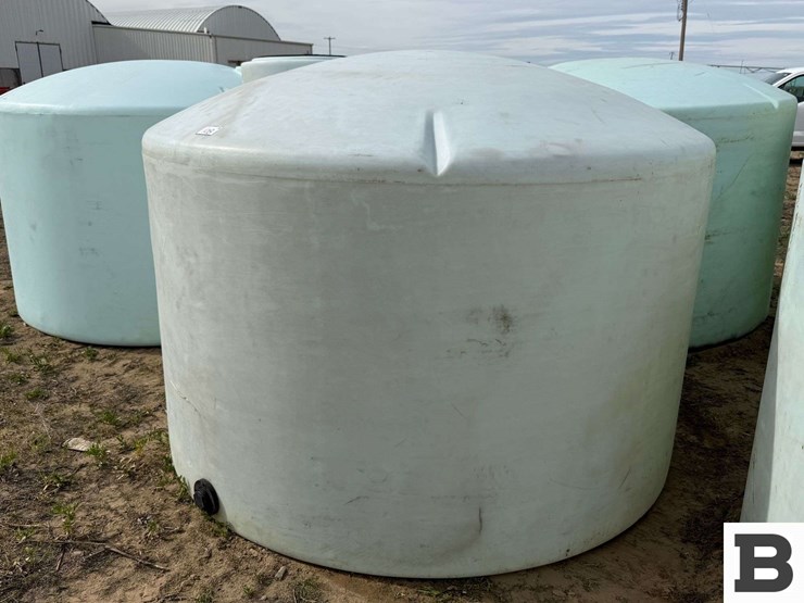 1550-gallon-round-poly-fertilizer-tank-image-2