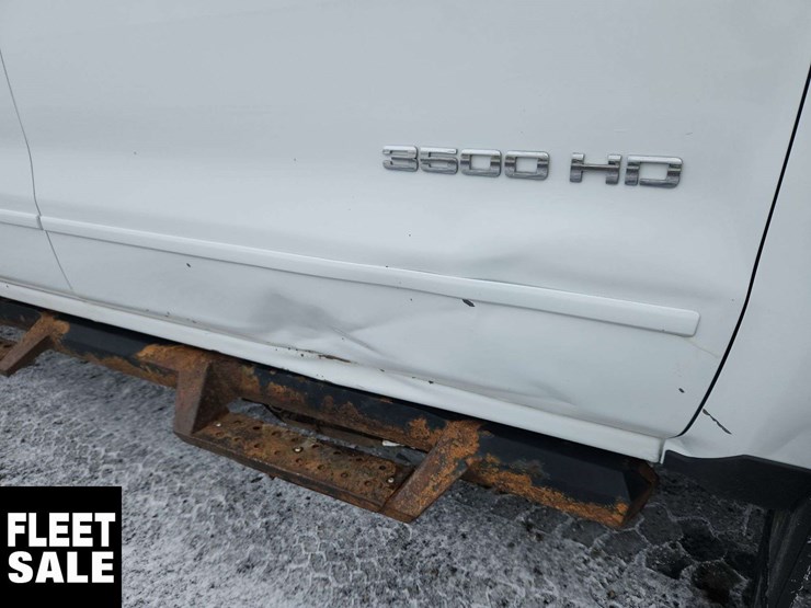 2018-chevrolet-silverado-3500hd-image-40