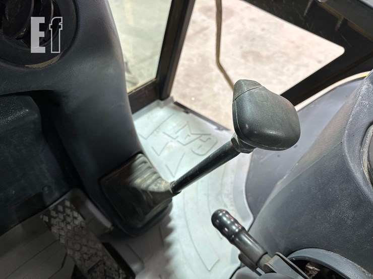 2001-caterpillar-420d-image-25