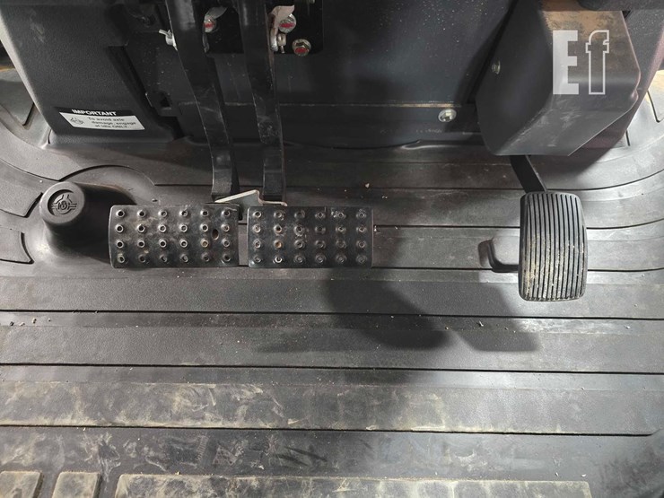 2023-deere-320-p-tier-image-17