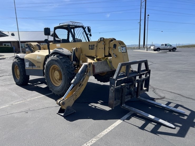 2013-caterpillar-th560b-image-2