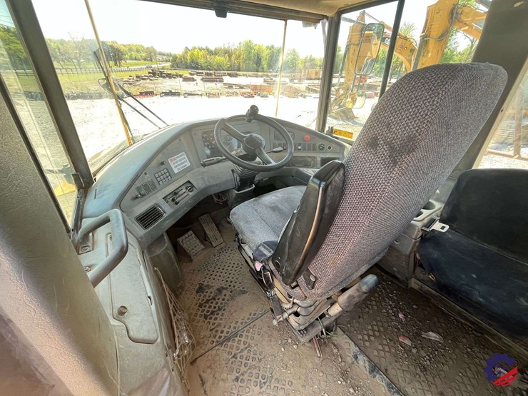 2010-volvo-a40e-image-80