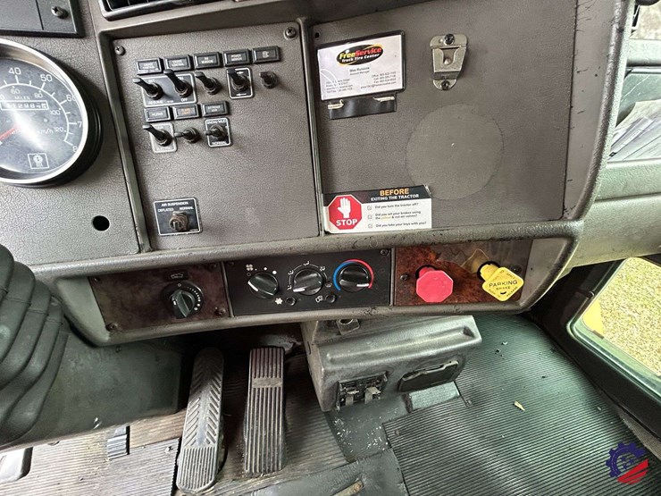 2005-kenworth-t300-image-76