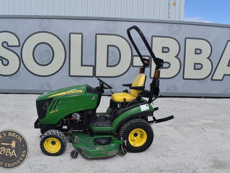 2017-john-deere-1025r-image-2