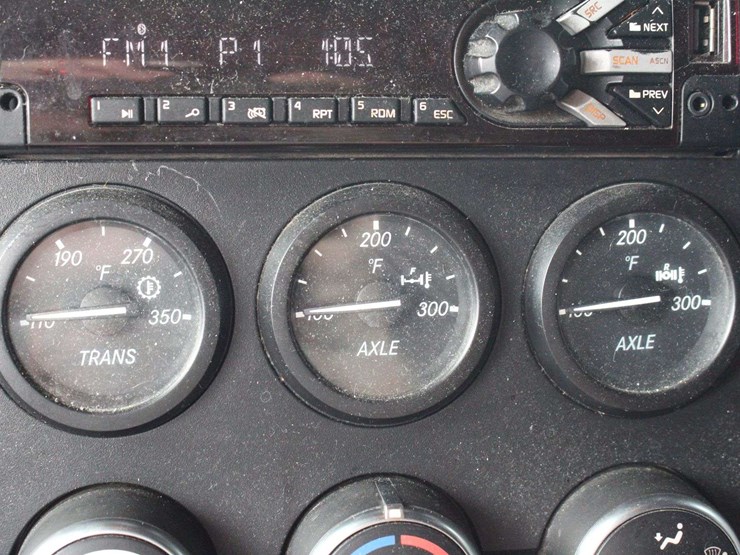 2020-freightliner-cascadia-126-image-41