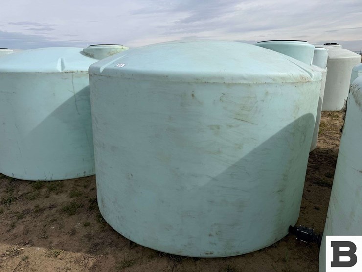 1550-gallon-round-poly-fertilizer-tank-image-2