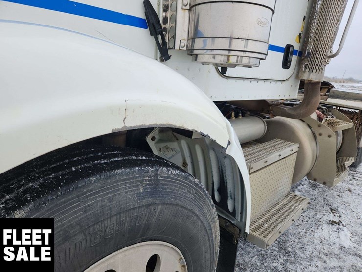 2015-peterbilt-367-image-52