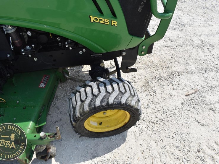 2017-john-deere-1025r-image-30