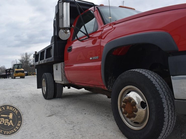 2003-chevrolet-3500-image-18