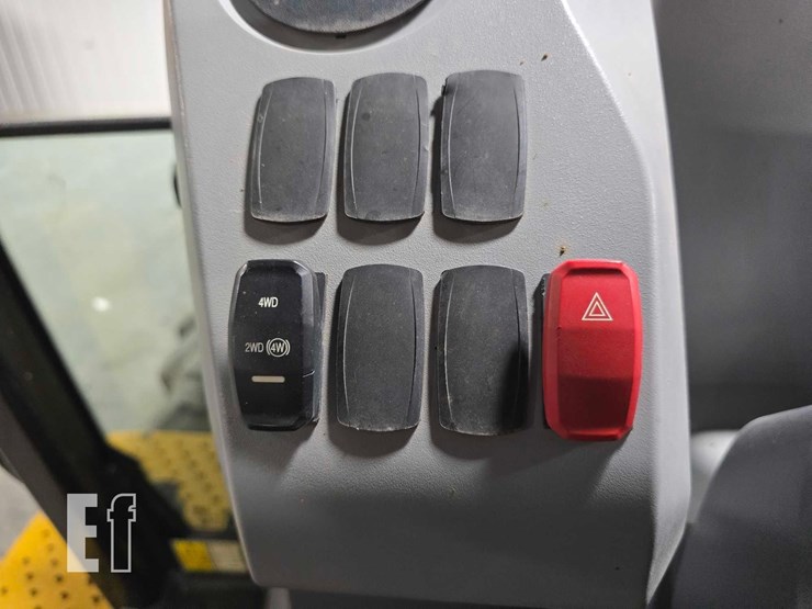 2021-caterpillar-420-image-18