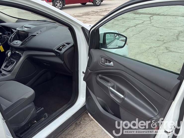 2014-ford-escape-image-25