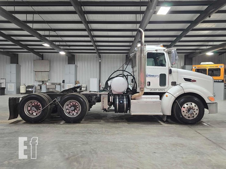 2013-peterbilt-384-image-6