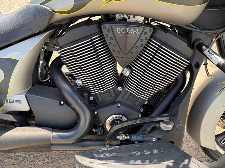 yamaha-victory-motorcycle-image-5