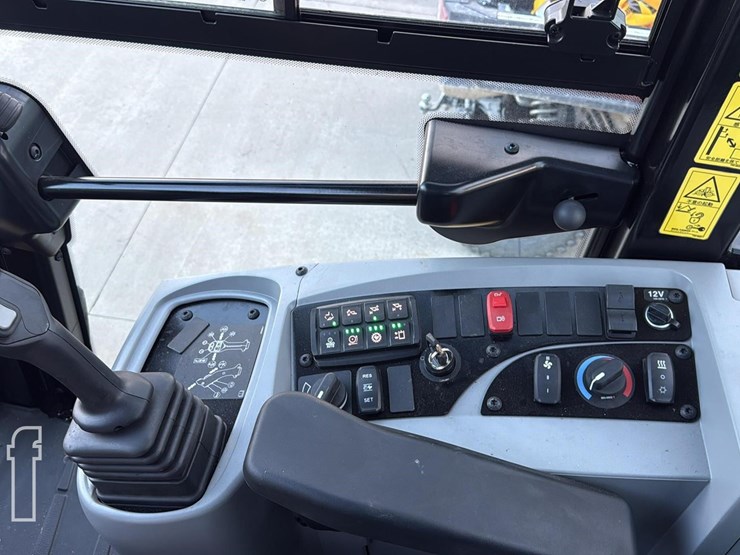 caterpillar-910-image-12