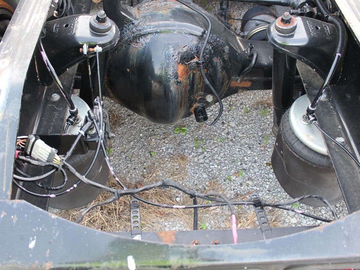 2019-peterbilt-579-image-10