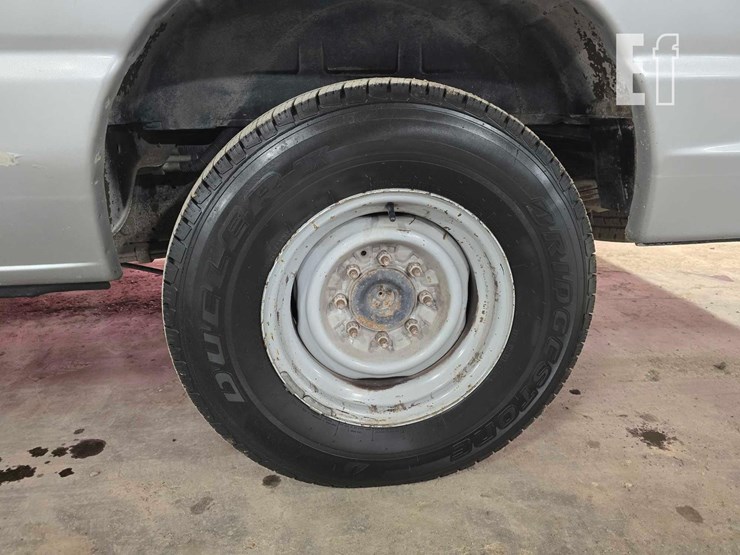 2011-ford-e350-xlt-image-22