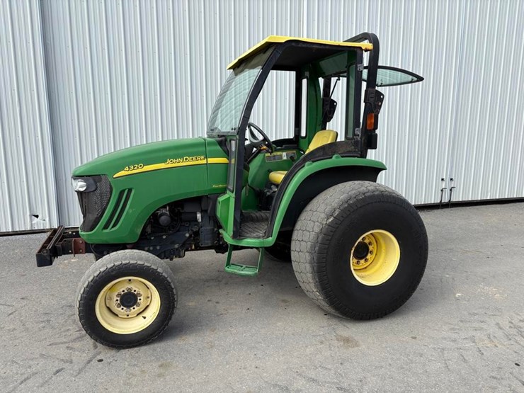 john-deere-4320-image-2