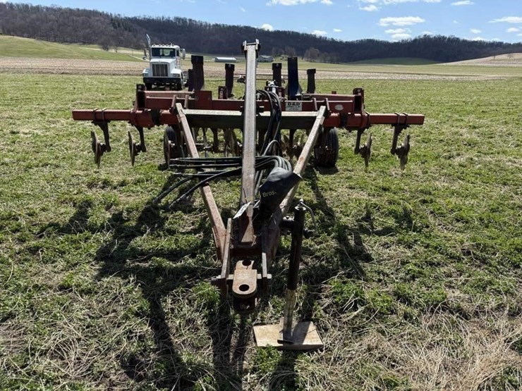 brillion-soil-commander-7-shank-deep-ripper-image-3