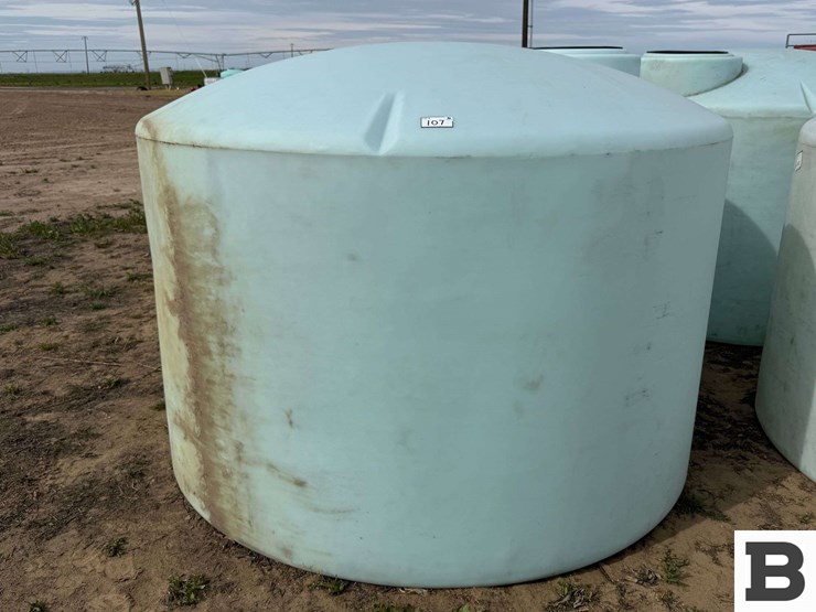 1550-gallon-round-poly-fertilizer-tank-image-1
