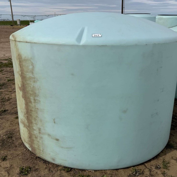 1550 Gallon Round Poly Fertilizer Tank