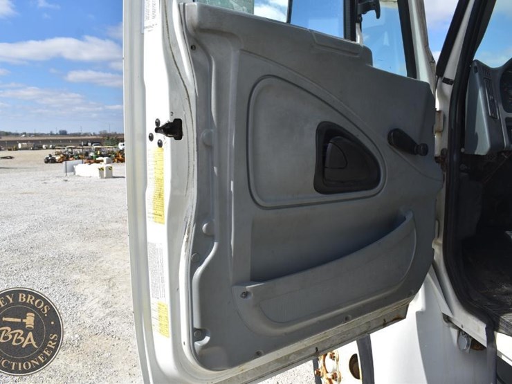 2005-international-durastar-4300-image-26