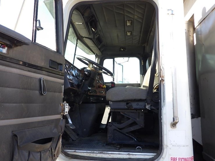 1999-international-9300-image-38