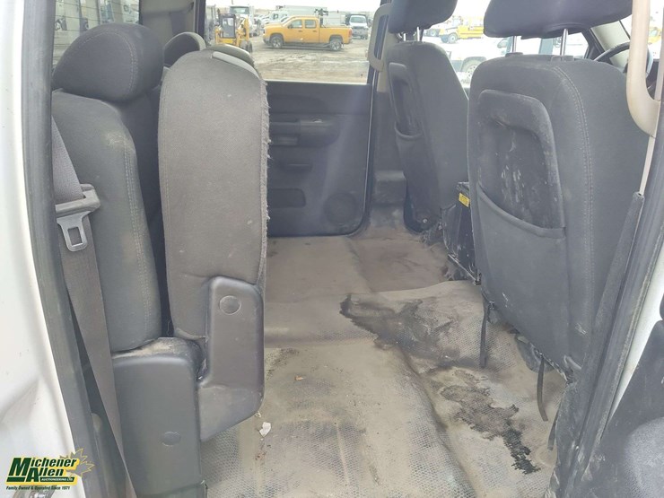 2012-chevrolet-silverado-2500hd-image-16