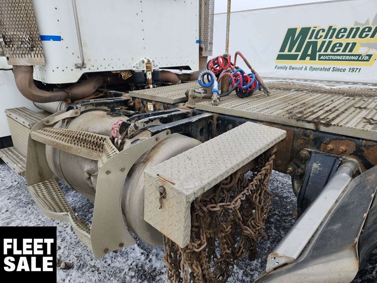 2015-peterbilt-367-image-43