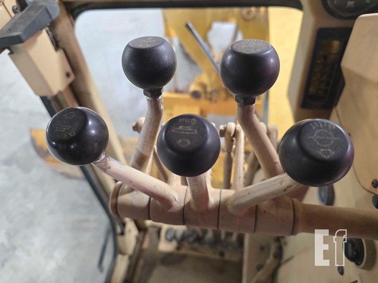 1995-caterpillar-120h-image-17