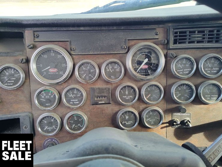 1999-peterbilt-357-image-9