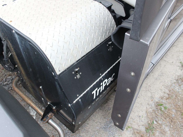 2020-freightliner-cascadia-126-image-27