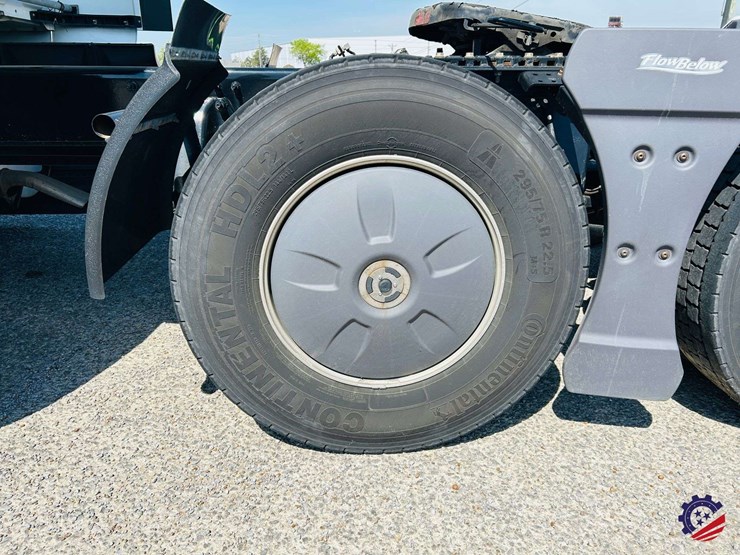 2024-international-lt62f-t/a-truck-tractor-image-9