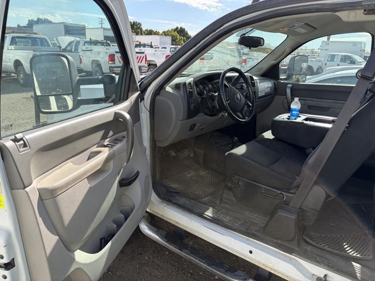 2012-gmc-sierra-2500-image-13