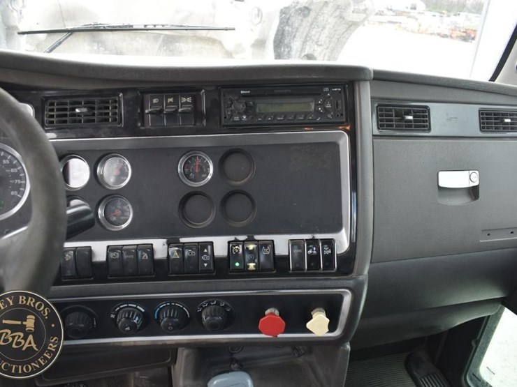 2014-kenworth-t660-image-36