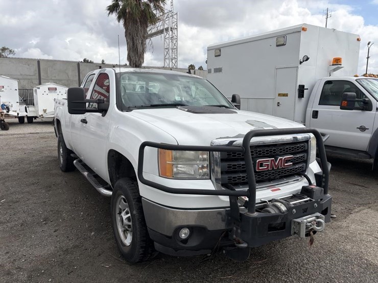 2012-gmc-sierra-2500-image-2
