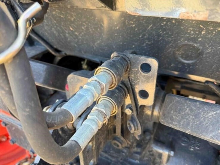 2018-kioti-dk4210-se-tractor-image-12