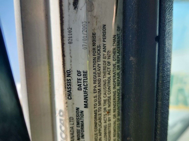 2004-peterbilt-330-image-11