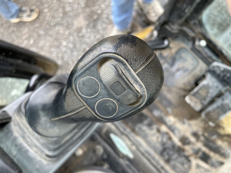 2011-caterpillar-305d-cr-image-32