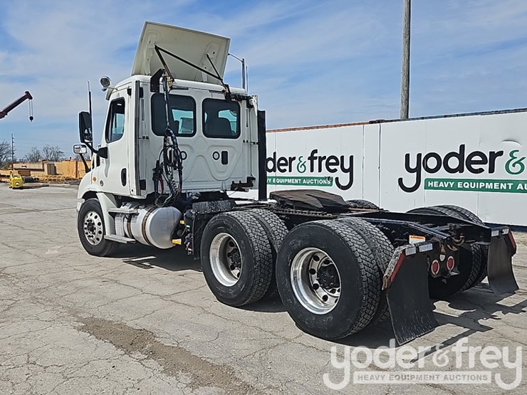 2017-freightliner-cascadia-113-image-4