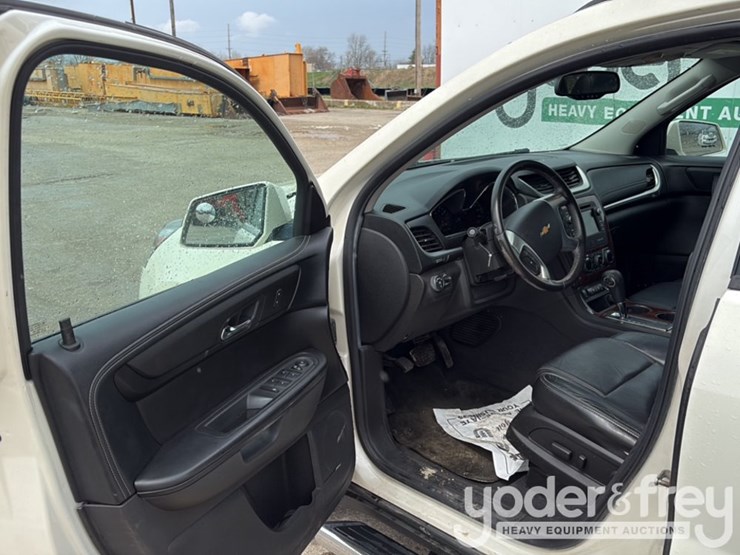 2013-chevrolet-traverse-image-32