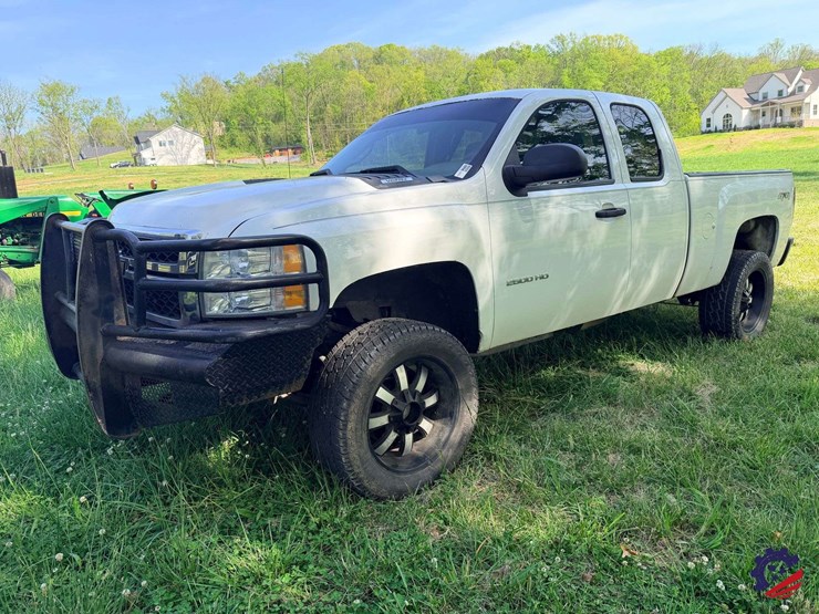 2012-chevrolet-silverado-2500hd-image-1