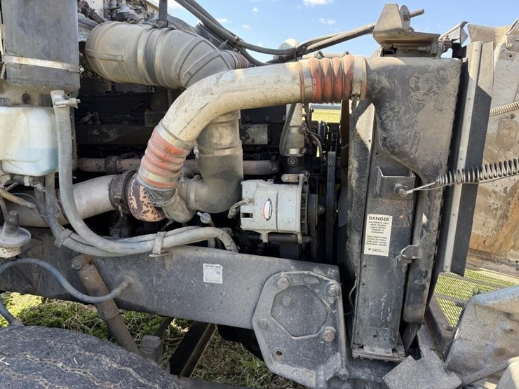 1996-peterbilt-385-image-24