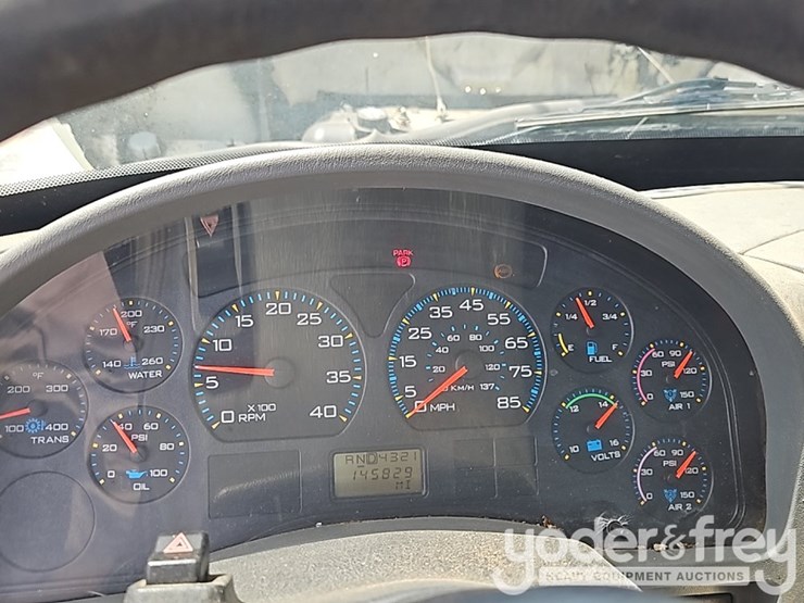 2005-international-durastar-4300-image-37