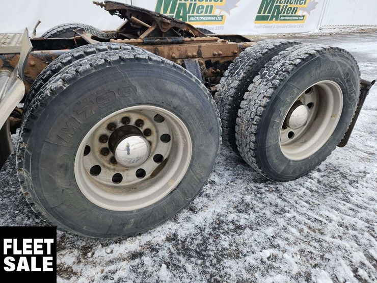 2015-peterbilt-367-image-29