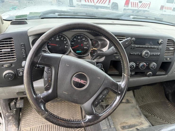 2012-gmc-sierra-2500-image-13