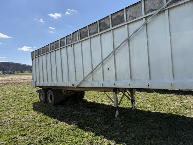 2002-great-lakes/gruetts-36’-silage-trailer-image-4